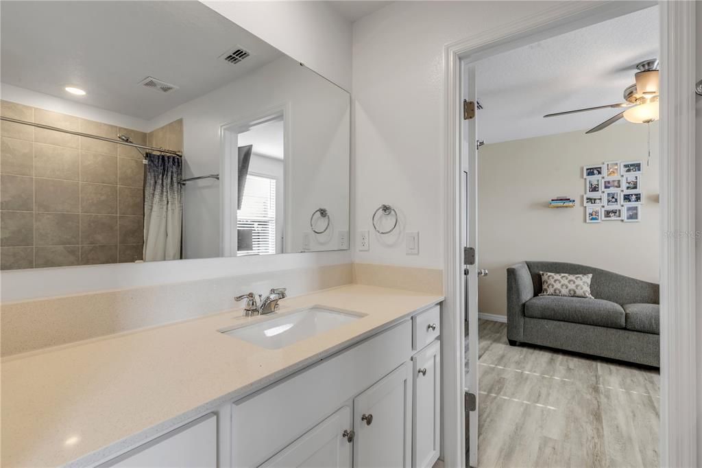 На продажу: $375,000 (4 спален, 3 ванн, 1918 Квадратных фут)