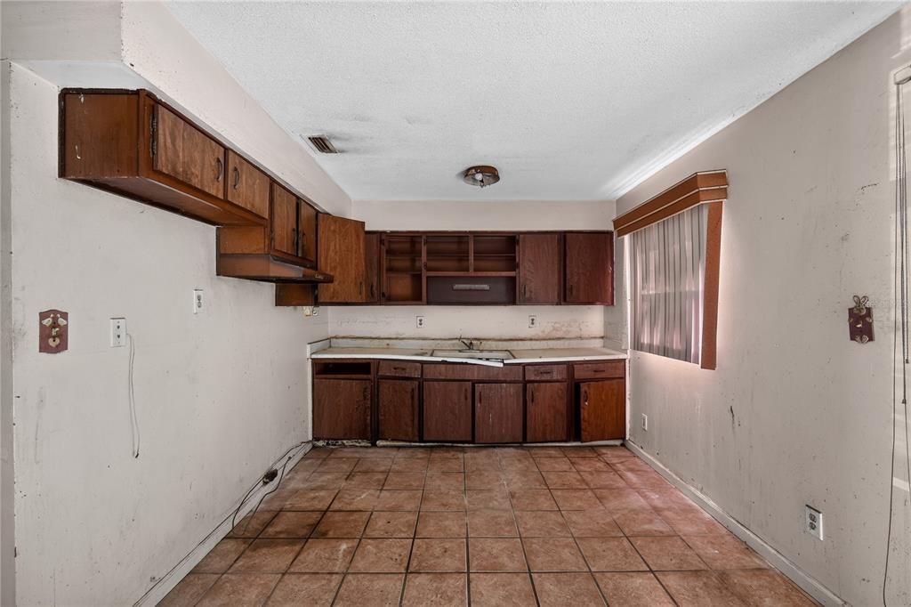 На продажу: $179,000 (2 спален, 2 ванн, 1295 Квадратных фут)