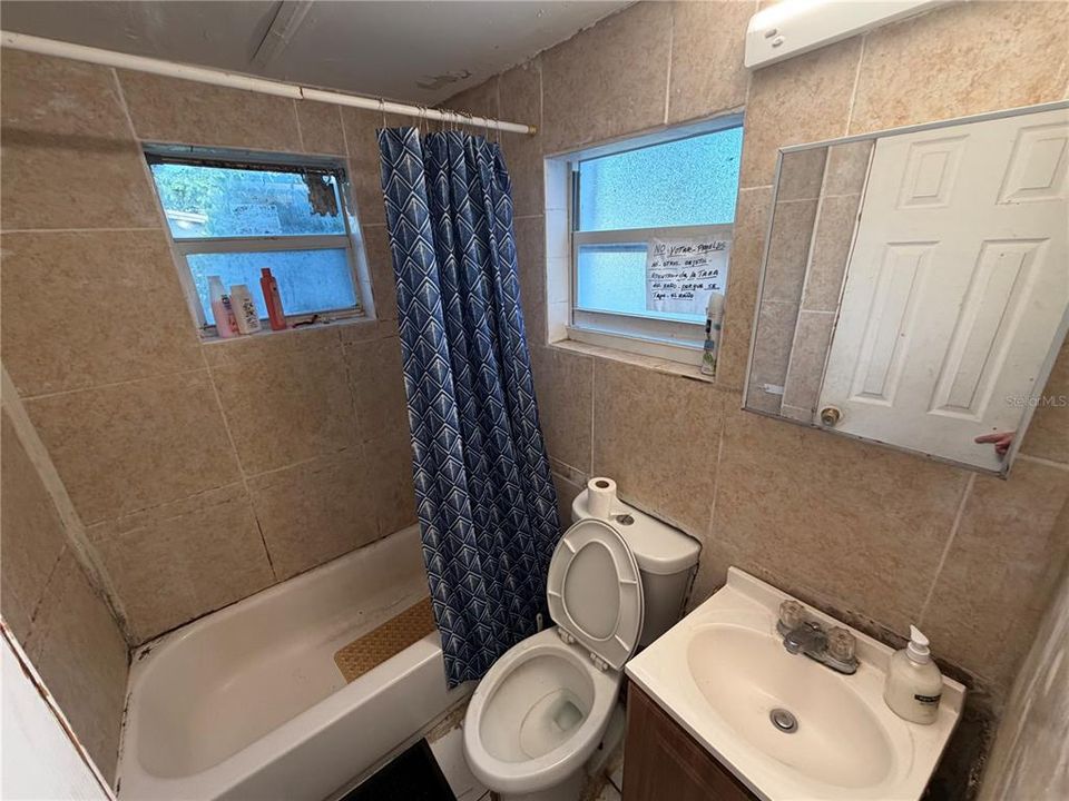 На продажу: $399,900 (10 спален, 4 ванн, 1569 Квадратных фут)