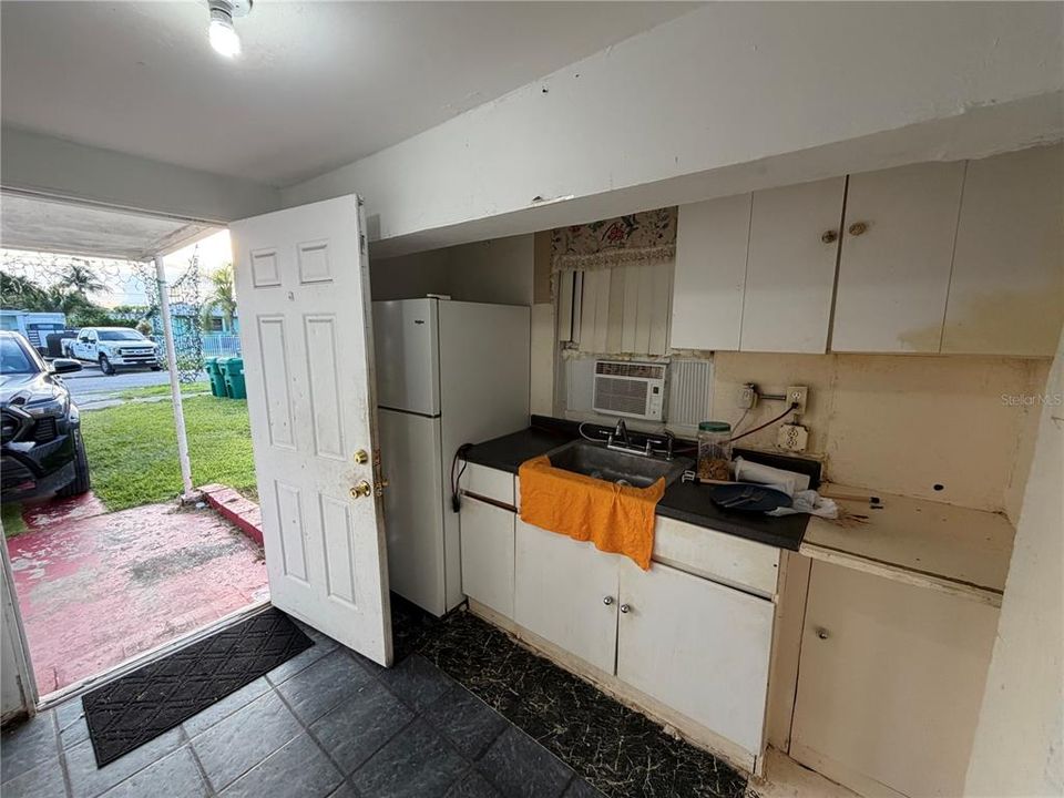 На продажу: $399,900 (10 спален, 4 ванн, 1569 Квадратных фут)