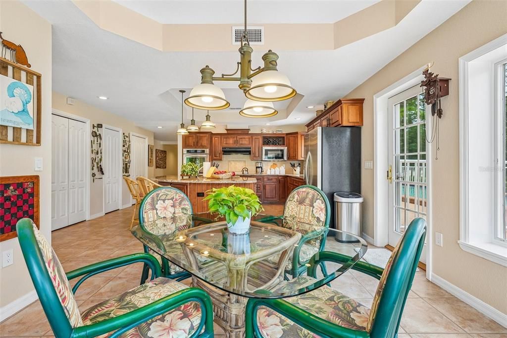 En Venta: $875,000 (4 camas, 3 baños, 3391 Pies cuadrados)