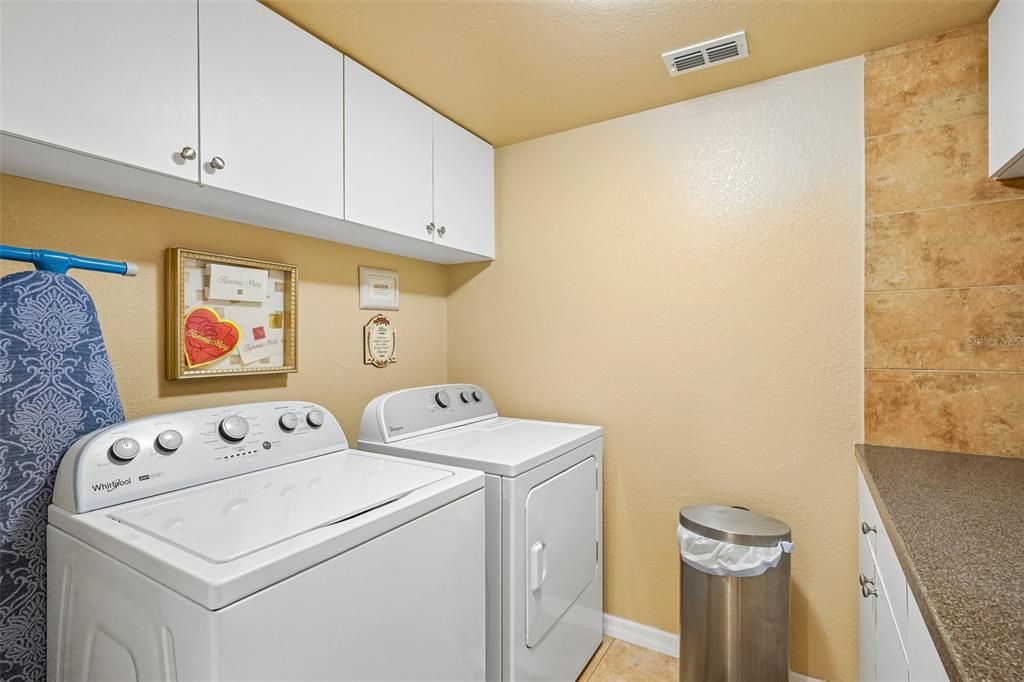 En Venta: $875,000 (4 camas, 3 baños, 3391 Pies cuadrados)