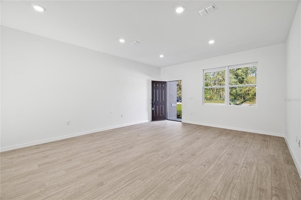 Active With Contract: $275,900 (4 beds, 2 baths, 1708 Square Feet)