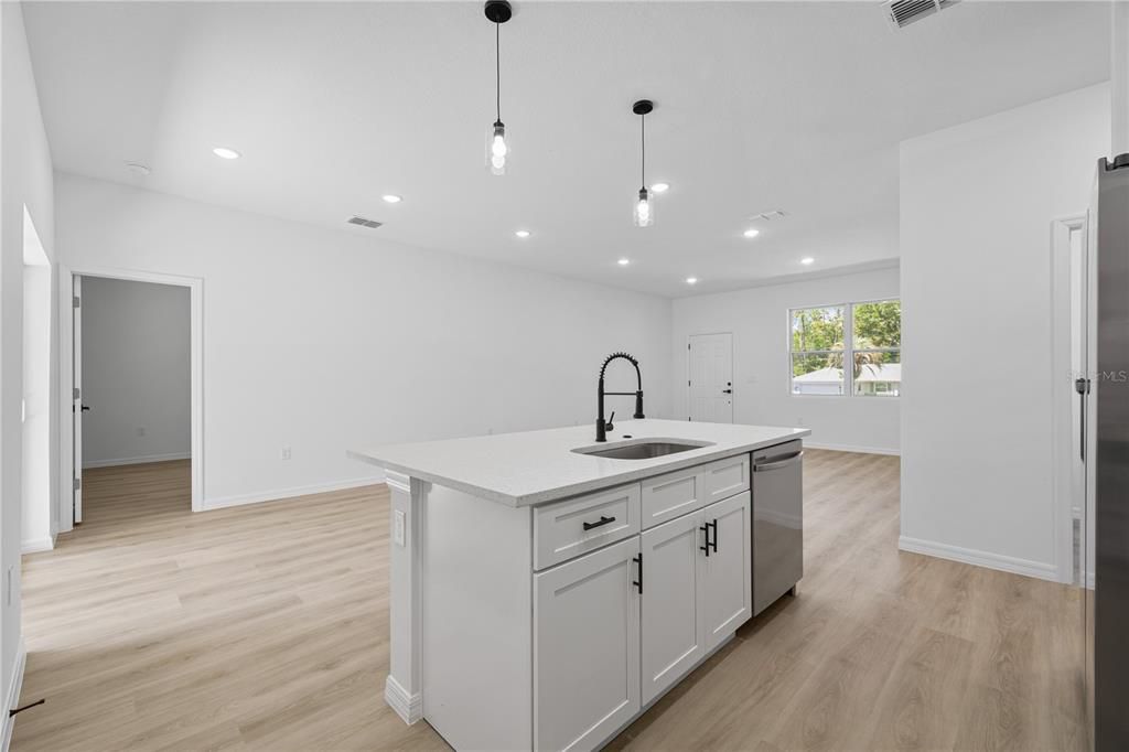 Active With Contract: $275,900 (4 beds, 2 baths, 1708 Square Feet)