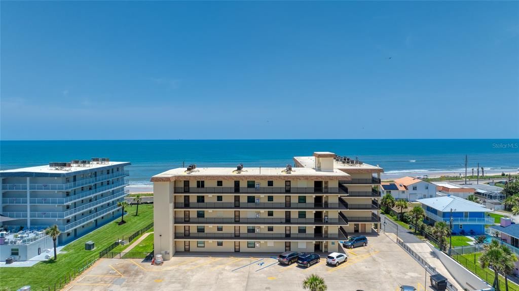 For Sale: $399,000 (2 beds, 2 baths, 1121 Square Feet)