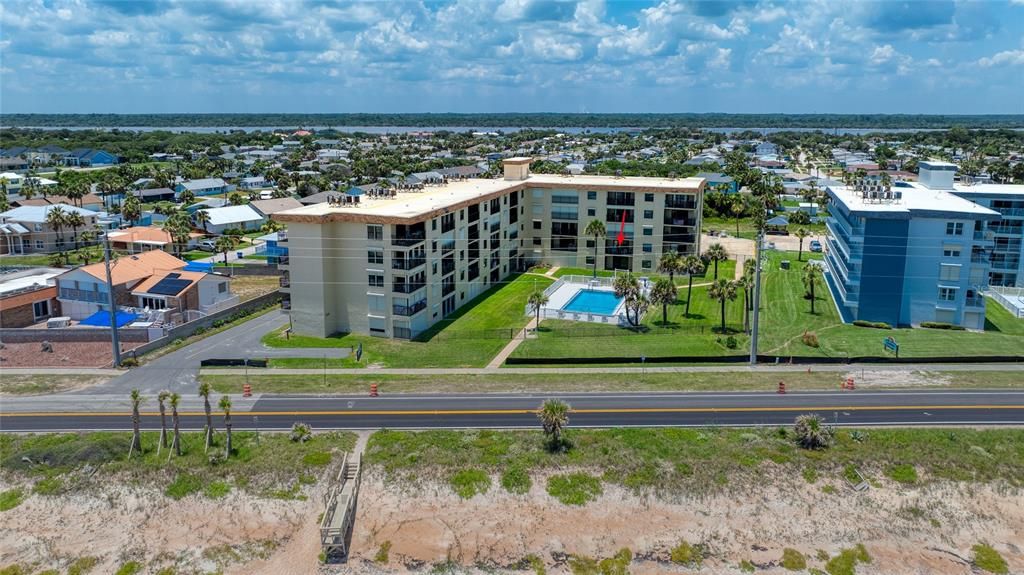 For Sale: $399,000 (2 beds, 2 baths, 1121 Square Feet)