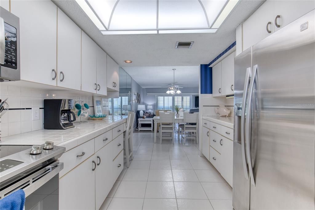 For Sale: $399,000 (2 beds, 2 baths, 1121 Square Feet)