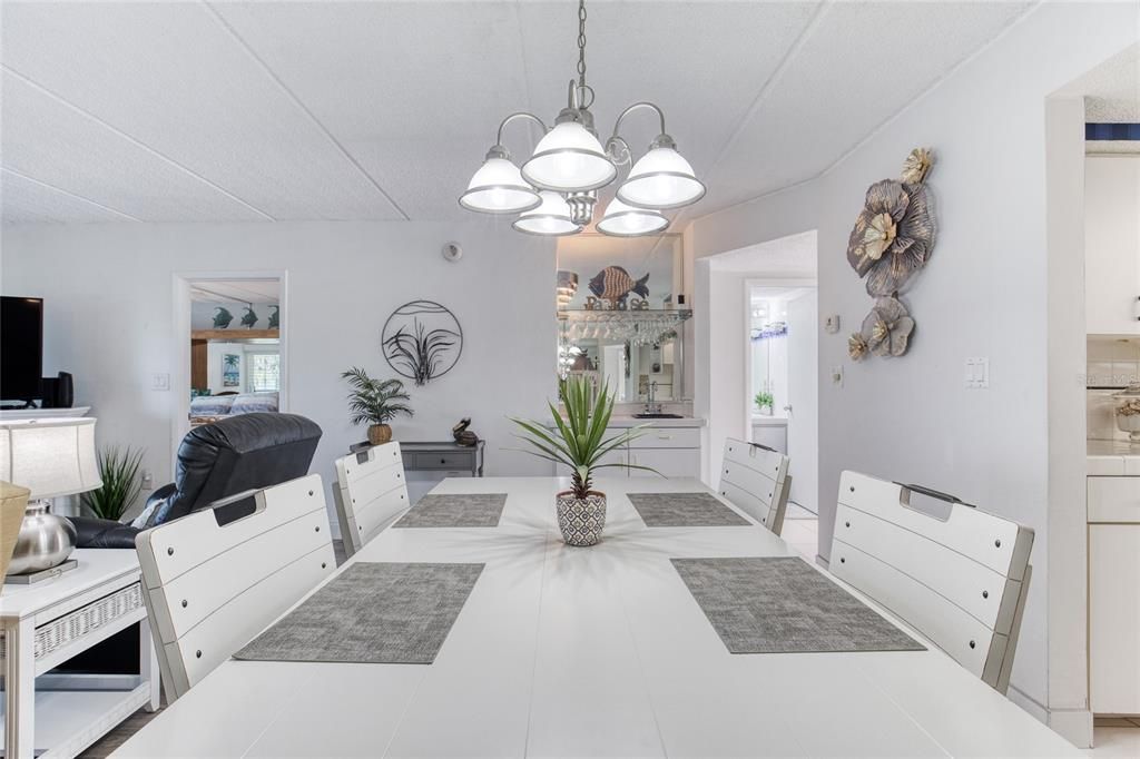 For Sale: $399,000 (2 beds, 2 baths, 1121 Square Feet)