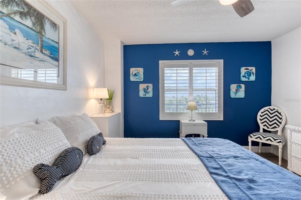 For Sale: $399,000 (2 beds, 2 baths, 1121 Square Feet)