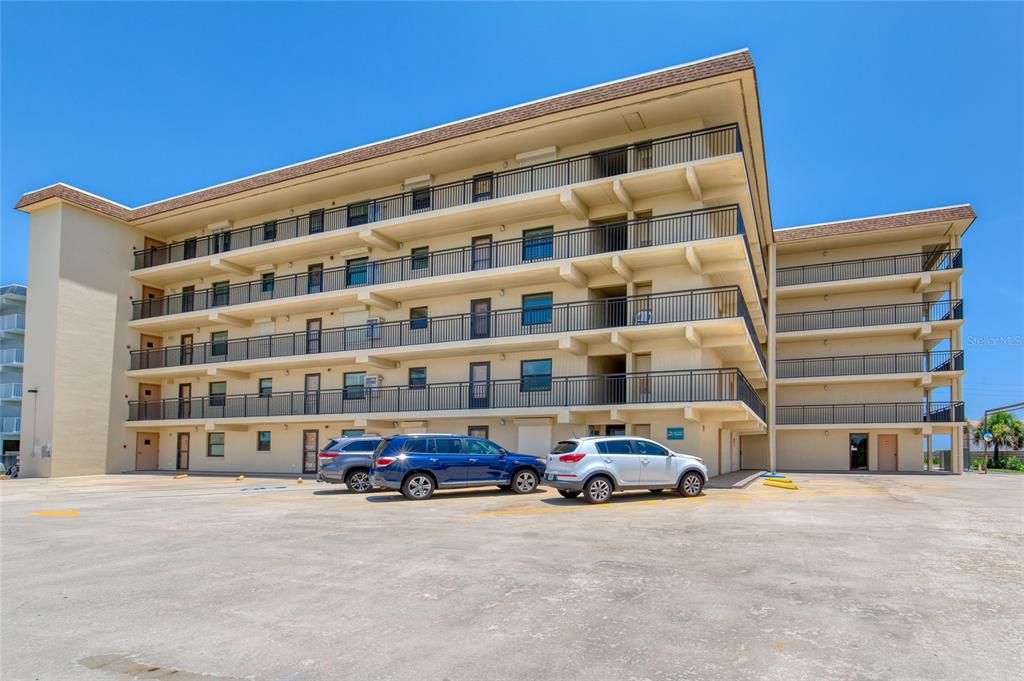 For Sale: $399,000 (2 beds, 2 baths, 1121 Square Feet)