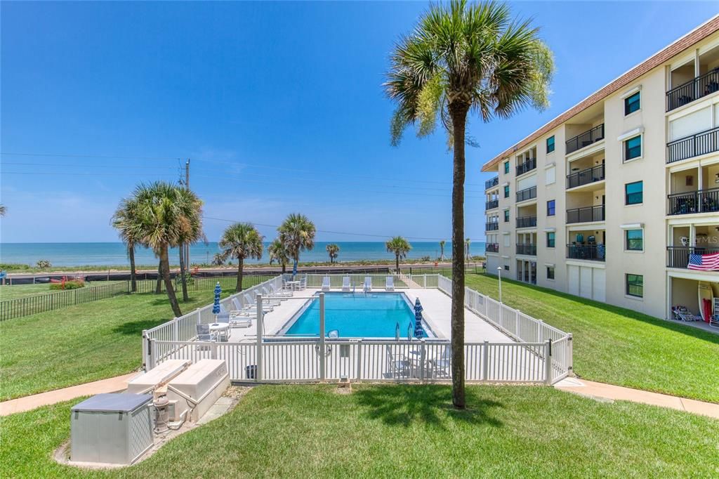 For Sale: $399,000 (2 beds, 2 baths, 1121 Square Feet)
