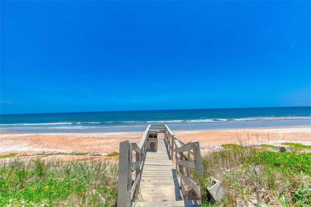 For Sale: $399,000 (2 beds, 2 baths, 1121 Square Feet)