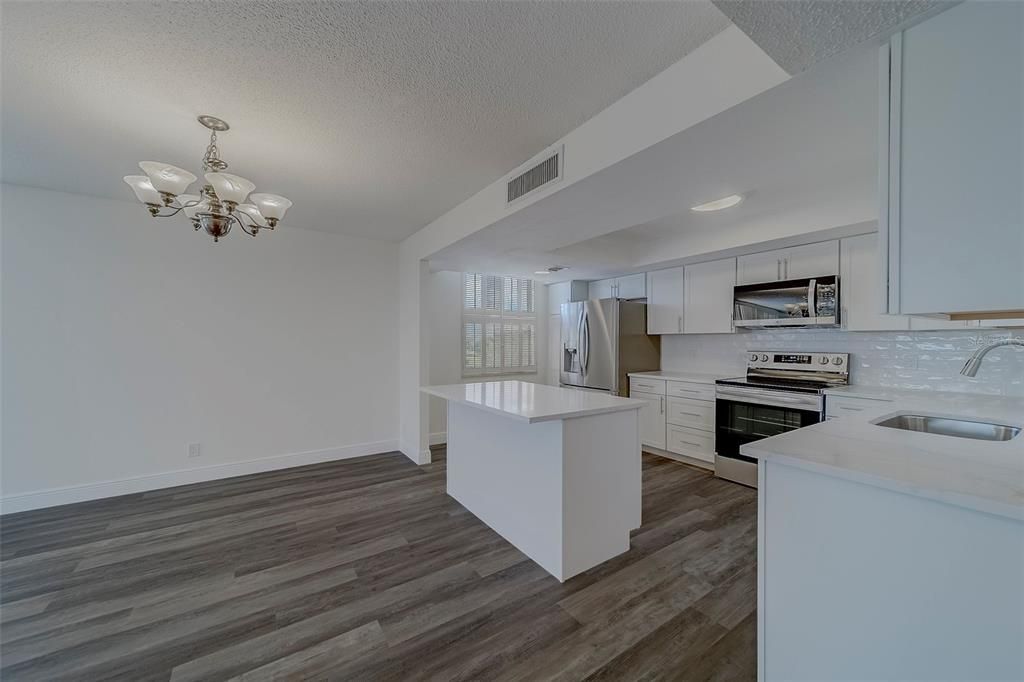 В аренду: $3,400 (2 спален, 2 ванн, 1395 Квадратных фут)