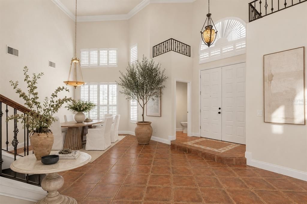 For Sale: $899,000 (3 beds, 3 baths, 2541 Square Feet)