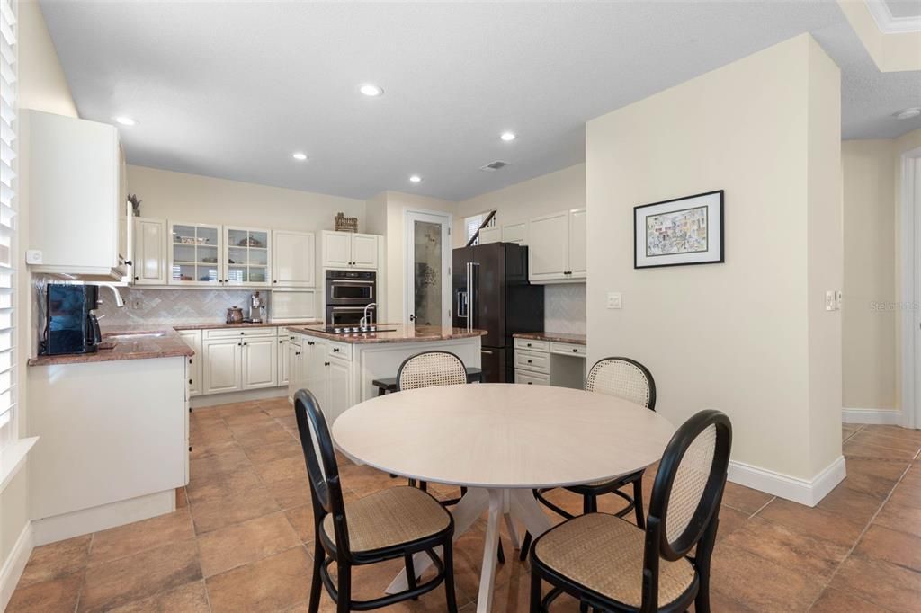 For Sale: $899,000 (3 beds, 3 baths, 2541 Square Feet)