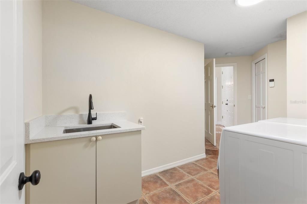 For Sale: $899,000 (3 beds, 3 baths, 2541 Square Feet)