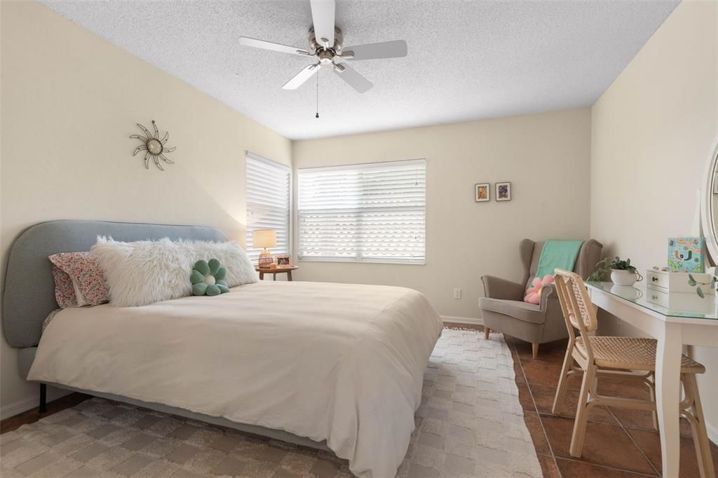 For Sale: $899,000 (3 beds, 3 baths, 2541 Square Feet)