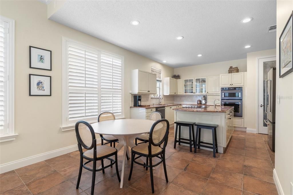 For Sale: $899,000 (3 beds, 3 baths, 2541 Square Feet)