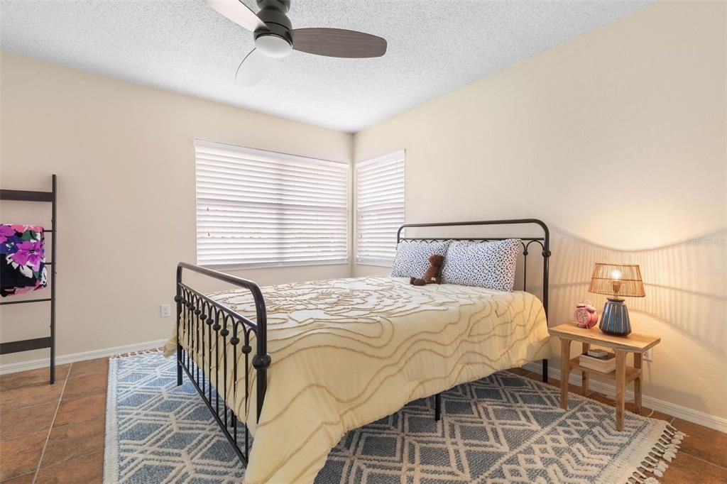 For Sale: $899,000 (3 beds, 3 baths, 2541 Square Feet)