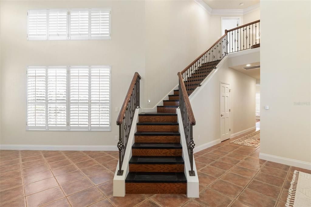 For Sale: $899,000 (3 beds, 3 baths, 2541 Square Feet)