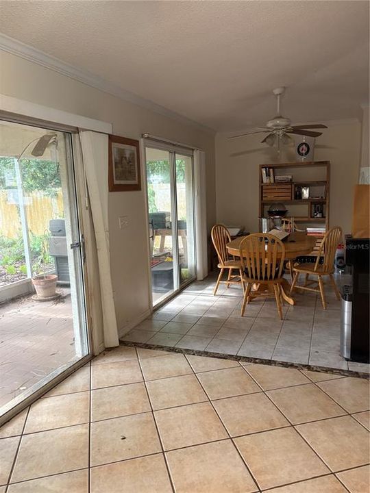 En Venta: $371,000 (3 camas, 2 baños, 1361 Pies cuadrados)