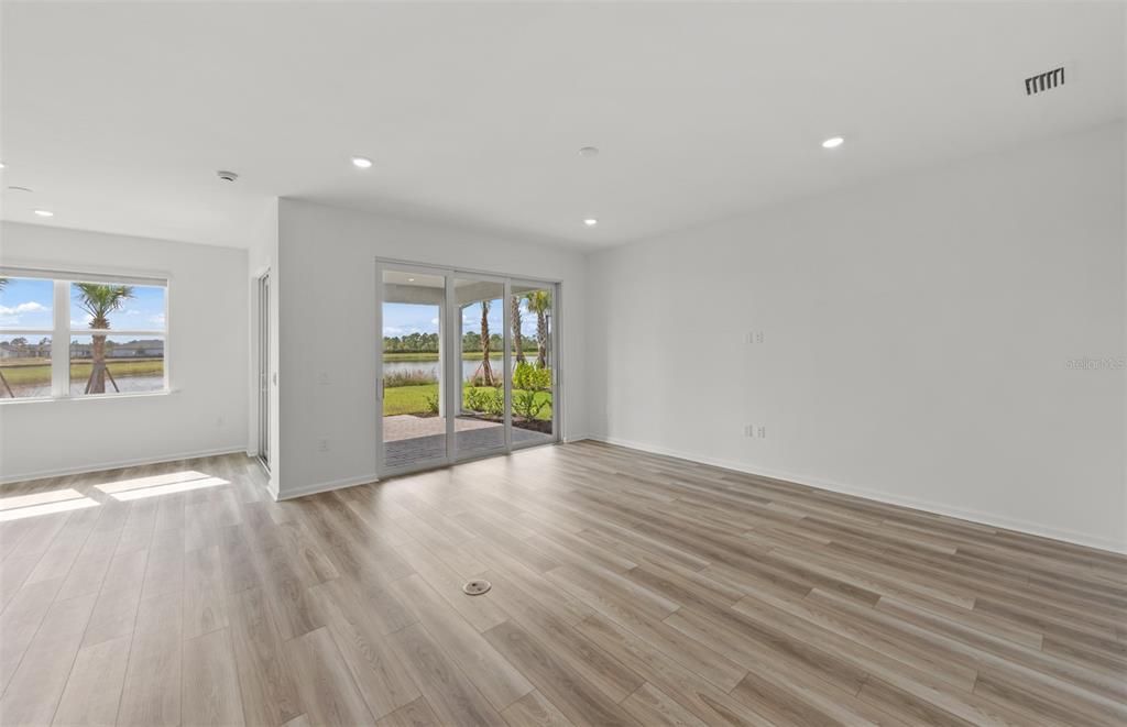 На продажу: $437,995 (3 спален, 2 ванн, 1662 Квадратных фут)