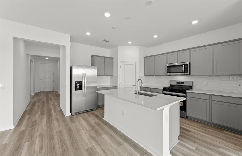 На продажу: $437,995 (3 спален, 2 ванн, 1662 Квадратных фут)