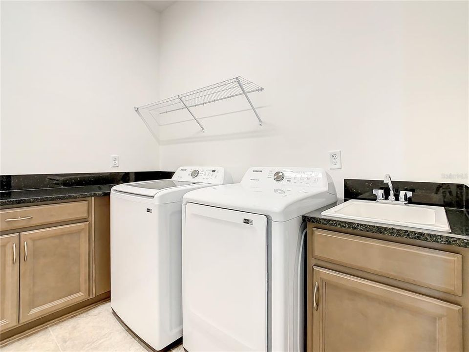 В аренду: $4,950 (5 спален, 4 ванн, 3206 Квадратных фут)