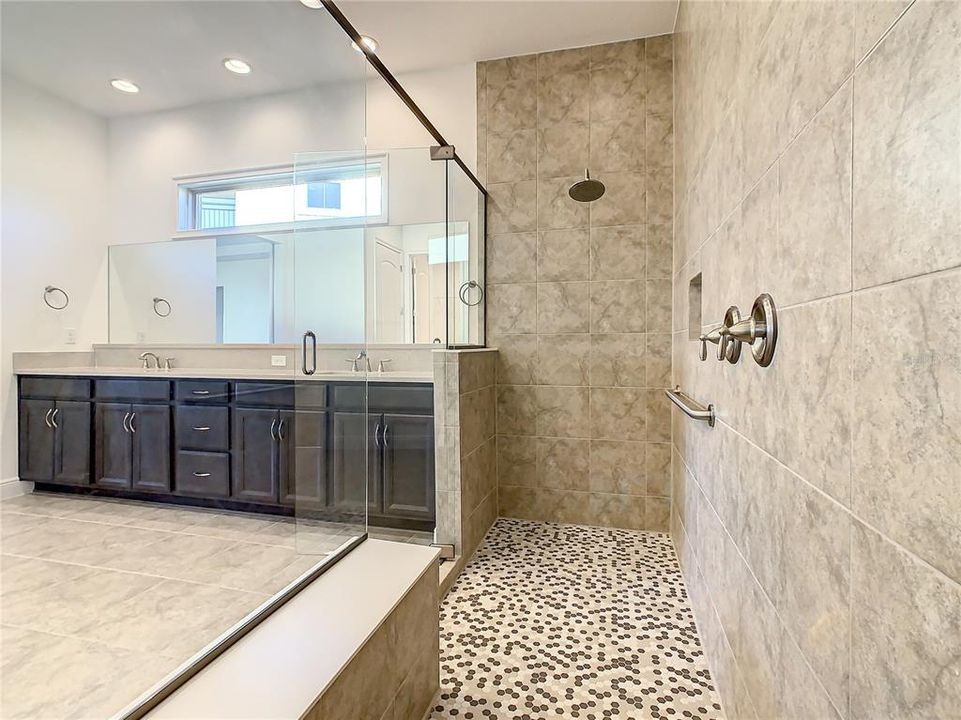В аренду: $4,950 (5 спален, 4 ванн, 3206 Квадратных фут)