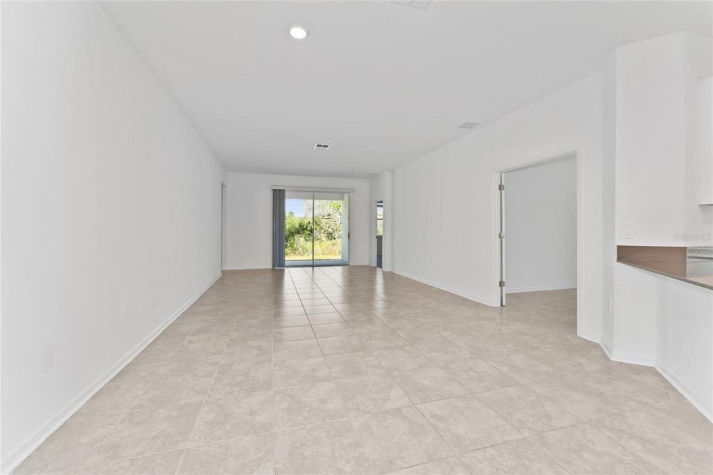 En Renta: $2,300 (4 camas, 3 baños, 2080 Pies cuadrados)
