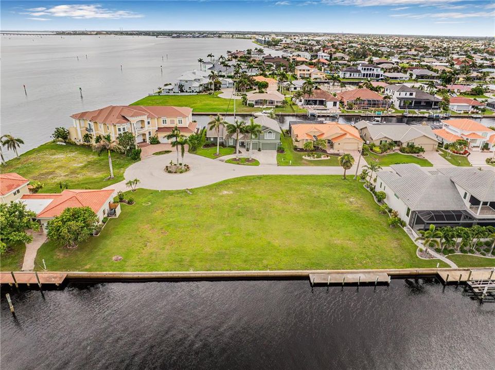 En Venta: $699,900 (0.22 acres)