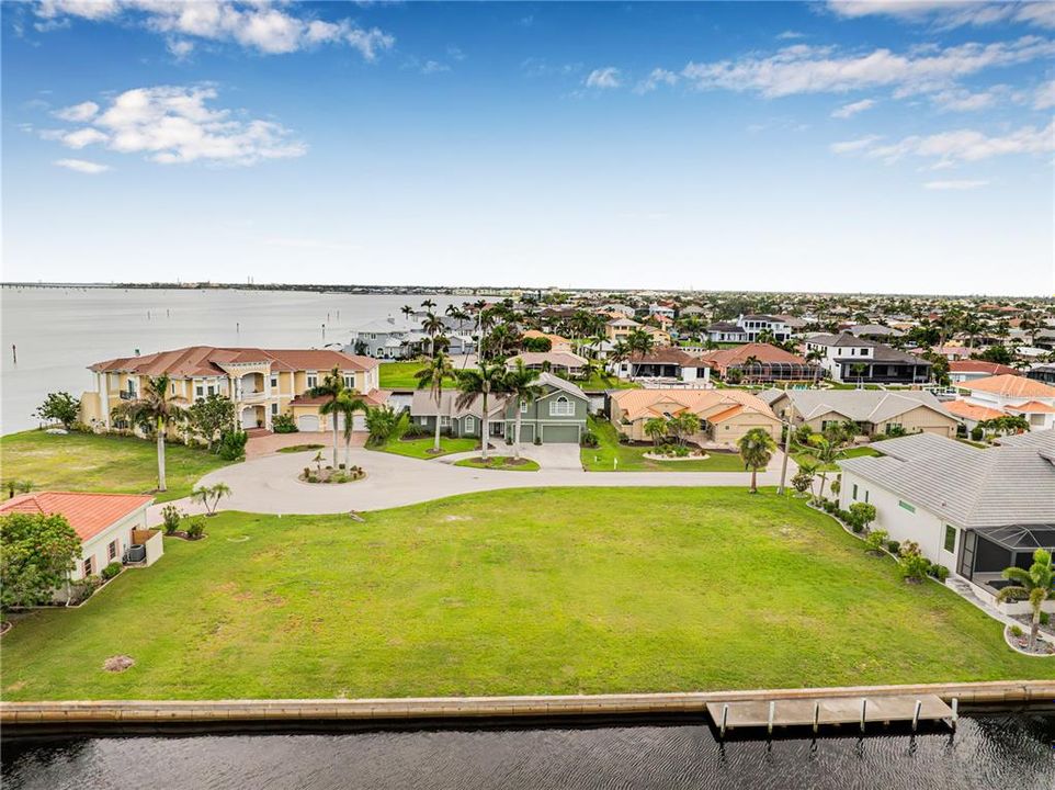 En Venta: $699,900 (0.22 acres)