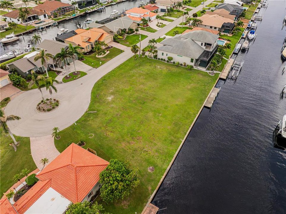 En Venta: $699,900 (0.22 acres)