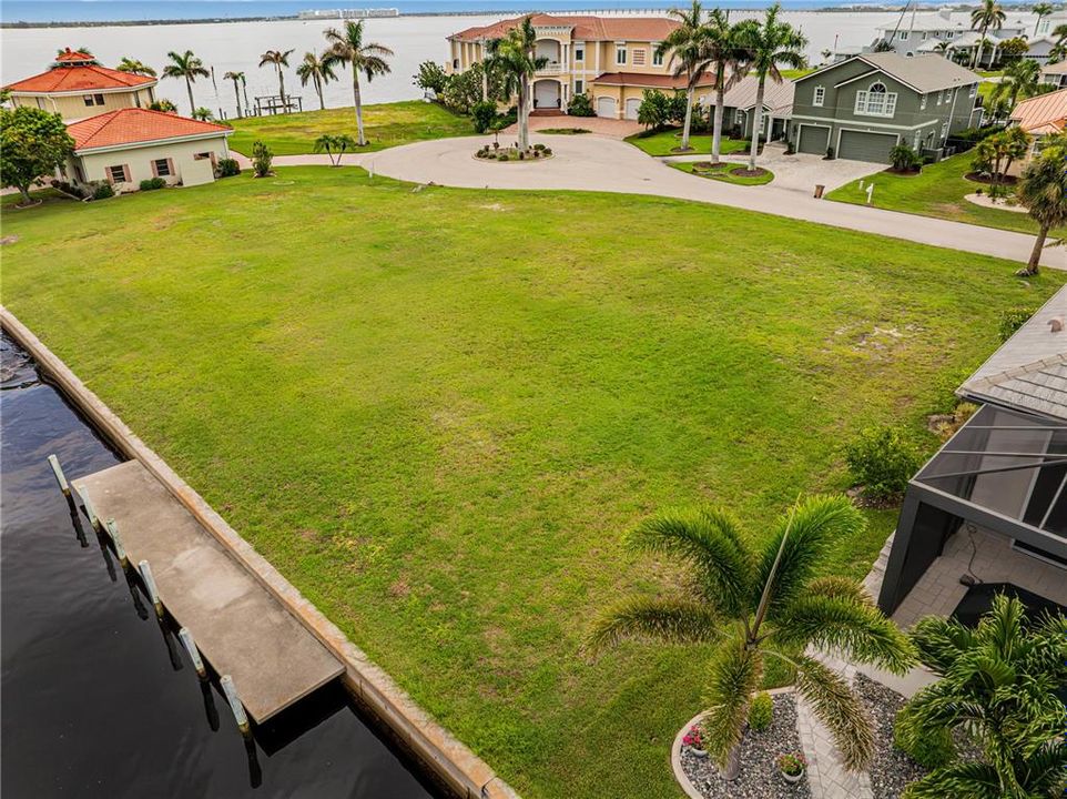 En Venta: $699,900 (0.22 acres)