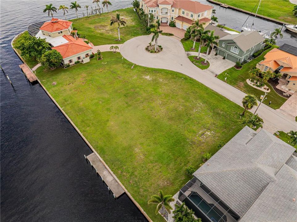 En Venta: $699,900 (0.22 acres)