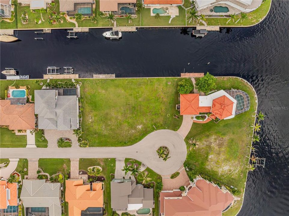 En Venta: $699,900 (0.22 acres)