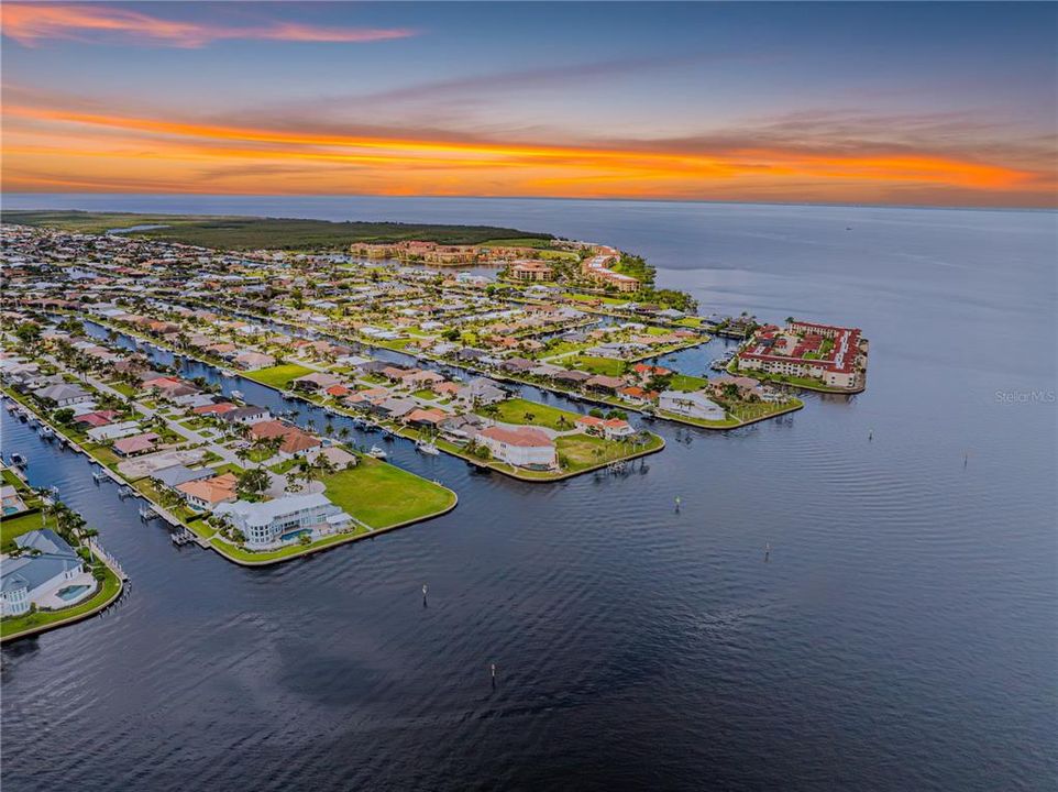 En Venta: $699,900 (0.22 acres)