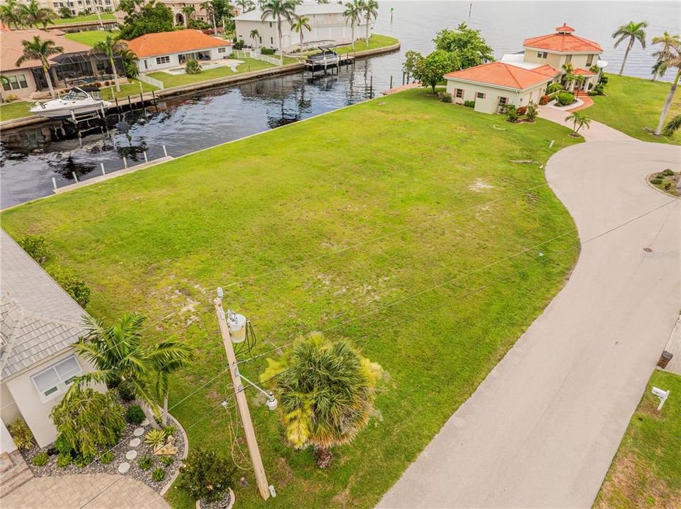 En Venta: $699,900 (0.22 acres)