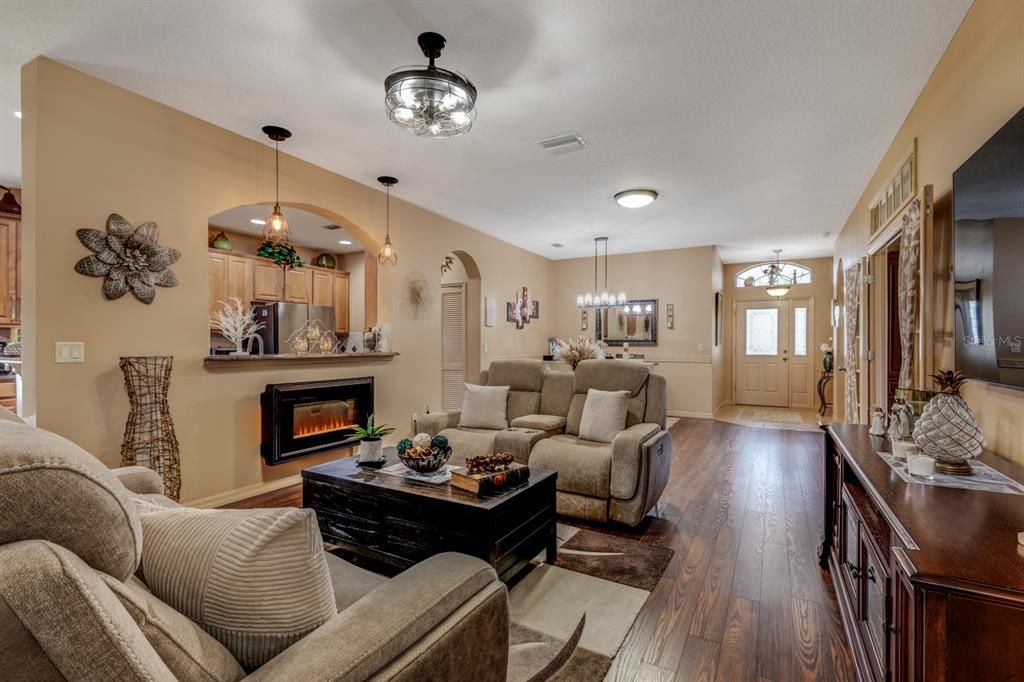 На продажу: $350,000 (3 спален, 2 ванн, 1766 Квадратных фут)