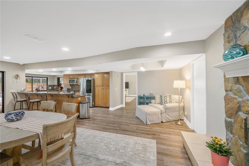 Activo con contrato: $845,000 (4 camas, 2 baños, 2596 Pies cuadrados)