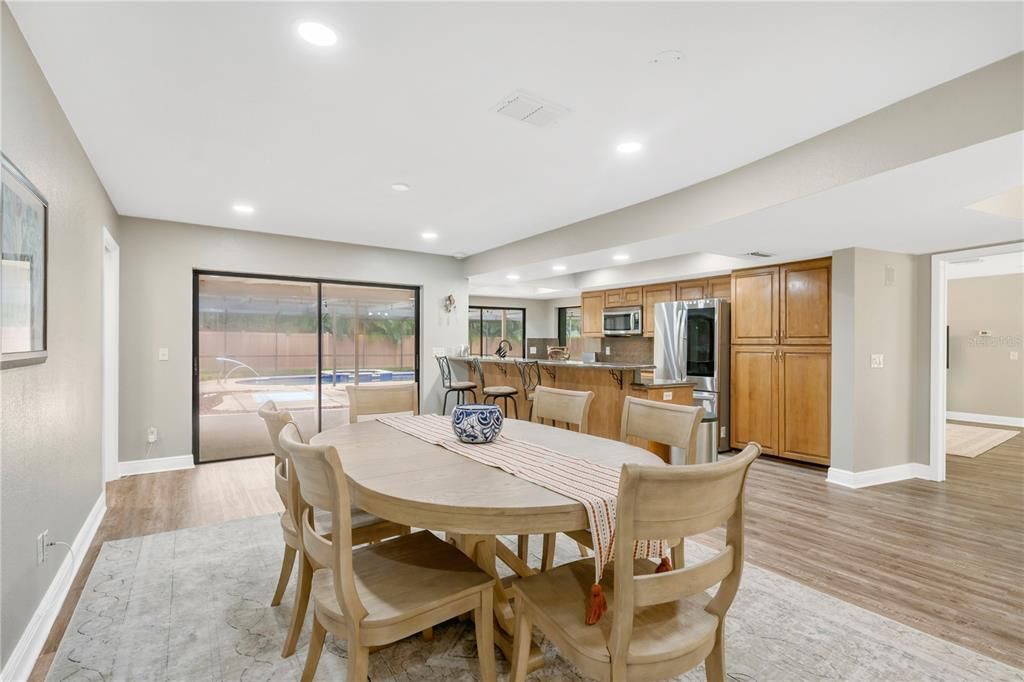 Activo con contrato: $845,000 (4 camas, 2 baños, 2596 Pies cuadrados)