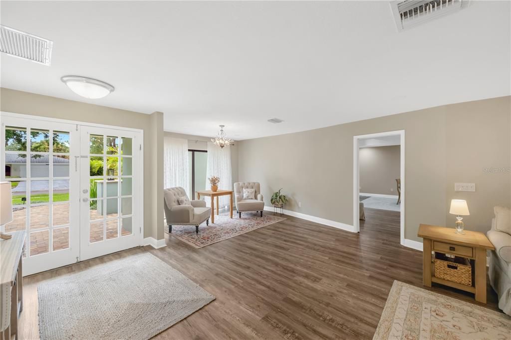 Activo con contrato: $845,000 (4 camas, 2 baños, 2596 Pies cuadrados)