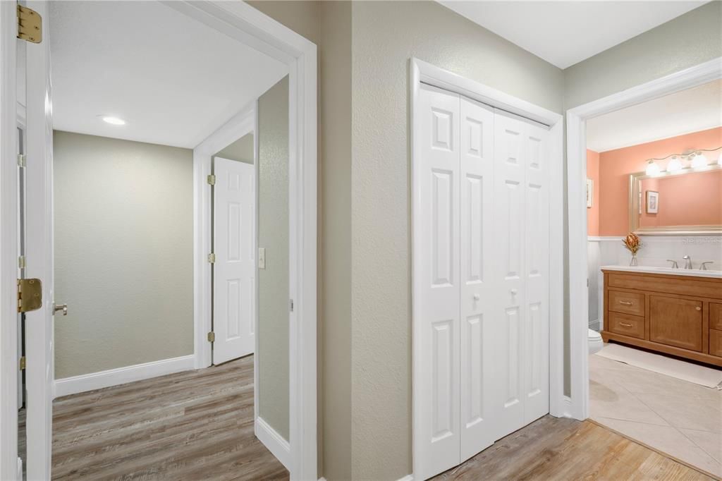 Activo con contrato: $845,000 (4 camas, 2 baños, 2596 Pies cuadrados)