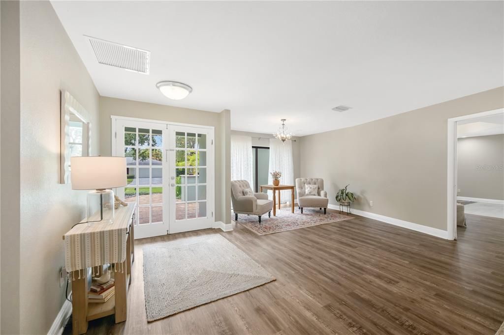 Activo con contrato: $845,000 (4 camas, 2 baños, 2596 Pies cuadrados)