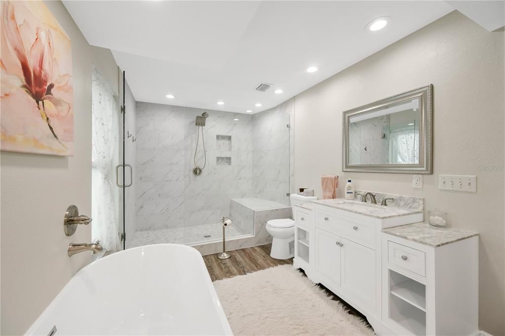 Activo con contrato: $845,000 (4 camas, 2 baños, 2596 Pies cuadrados)