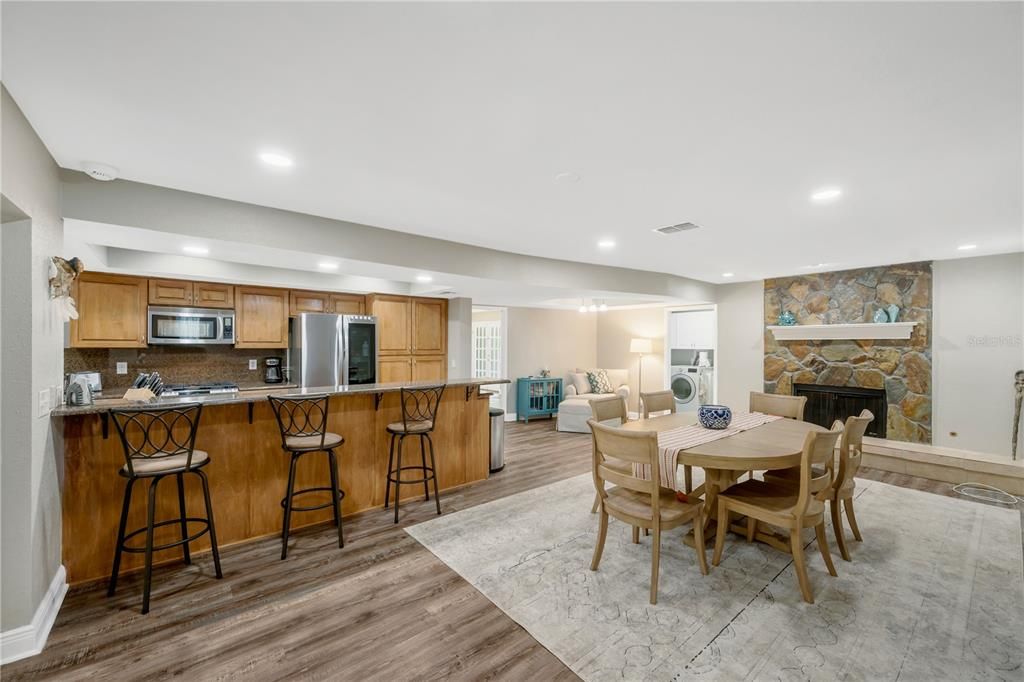 Activo con contrato: $845,000 (4 camas, 2 baños, 2596 Pies cuadrados)