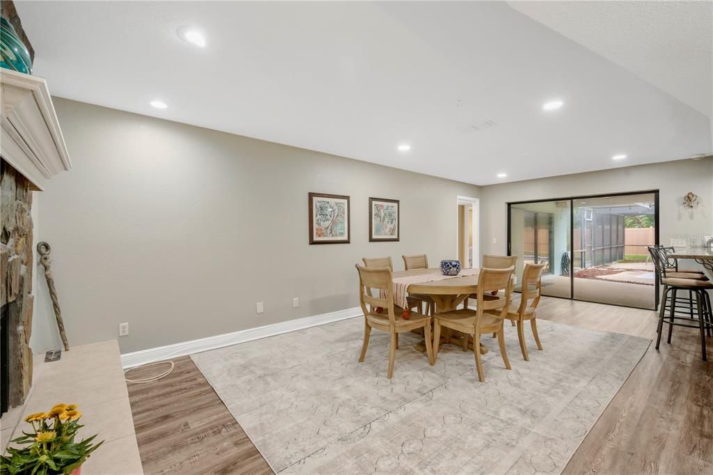 Activo con contrato: $845,000 (4 camas, 2 baños, 2596 Pies cuadrados)