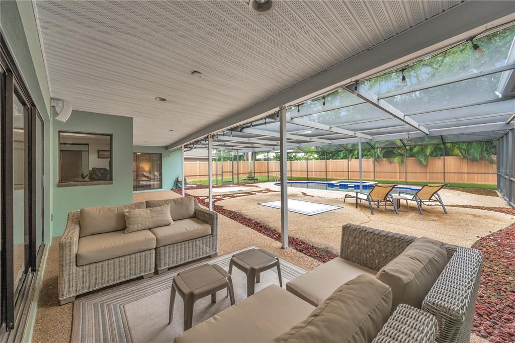 Activo con contrato: $845,000 (4 camas, 2 baños, 2596 Pies cuadrados)