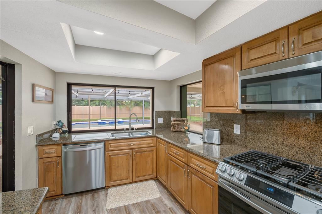 Activo con contrato: $845,000 (4 camas, 2 baños, 2596 Pies cuadrados)