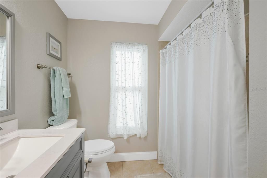 Activo con contrato: $845,000 (4 camas, 2 baños, 2596 Pies cuadrados)